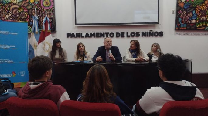 Jóvenes de cuatro departamentos protagonizaron el Encuentro de Estudiantes Legisladores