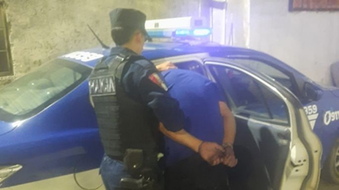 Le pegó a su pareja y a la policía
