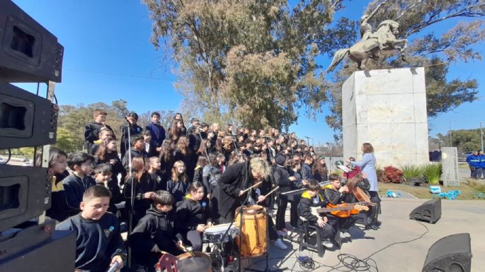 La comunidad le rindió homenaje a San Martín