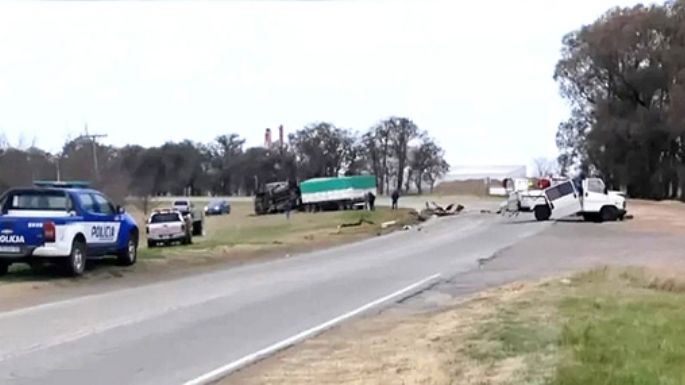 Trágico choque frontal en una curva, a la entrada de Ucacha