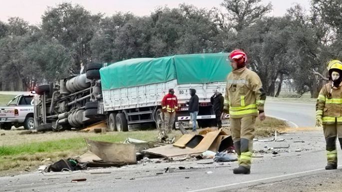 Trágico choque frontal en una curva, a la entrada de Ucacha