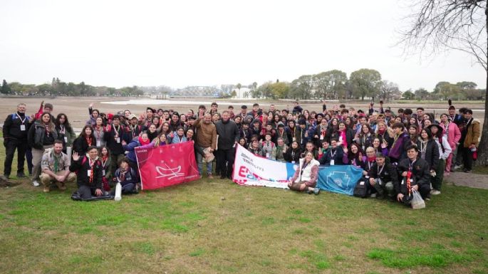 Scouts encabezaron la limpieza del lago villamariense