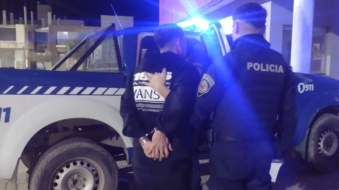 Noche agitada: dos aprehendidos por conductas inapropiadas en la vía pública