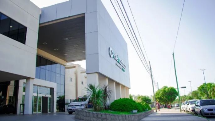 Una joven embarazada sufrió una caída de su moto
