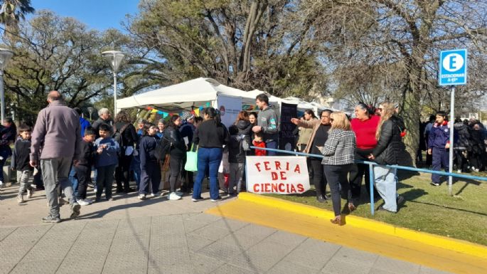 Villa Nueva celebró la Feria de Ciencias con todas las escuelas en la Plaza