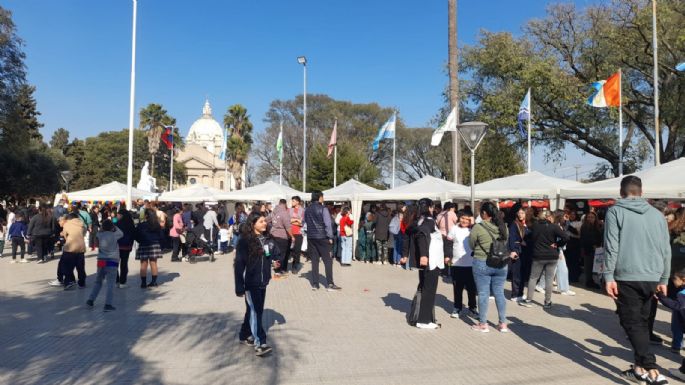 Villa Nueva celebró la Feria de Ciencias con todas las escuelas en la Plaza