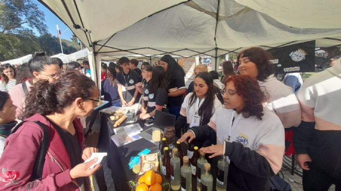 Villa Nueva celebró la Feria de Ciencias con todas las escuelas en la Plaza
