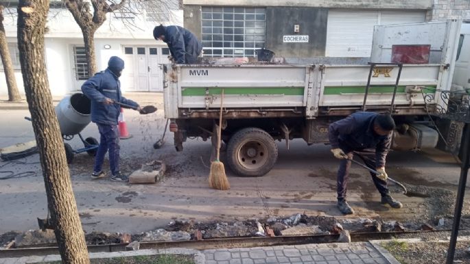 Ante la demanda de la gente, reparan cordones cuneta
