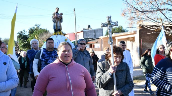 Emotiva procesión de San Cayetano en B° Los Olmos de Villa Nueva