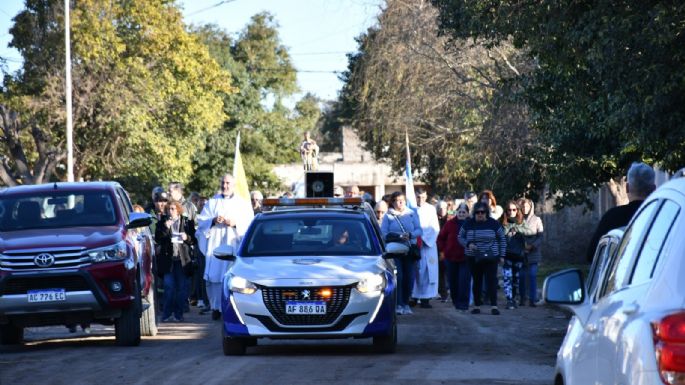Emotiva procesión de San Cayetano en B° Los Olmos de Villa Nueva