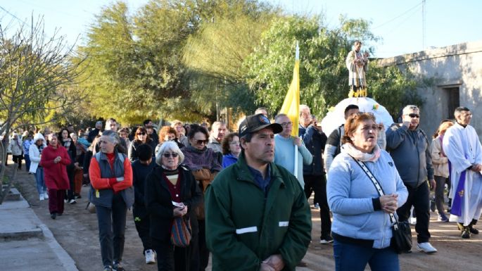 Emotiva procesión de San Cayetano en B° Los Olmos de Villa Nueva