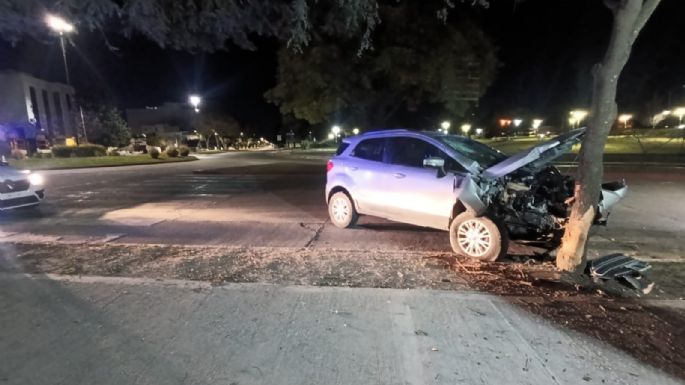 Joven con traumatismo de cráneo tras chocar contra un árbol