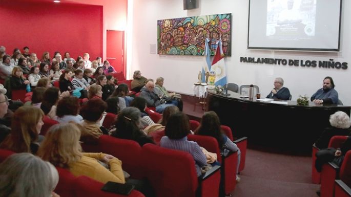 El arzobispo Rossi “resucitó” a Francisco en ricas anécdotas