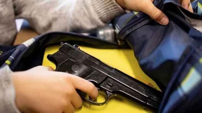 Un alumno de 12 años llevó  una pistola a la escuela
