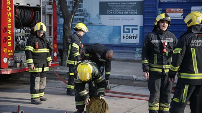 Se le quemaba el auto y alcanzó a llegar al cuartel