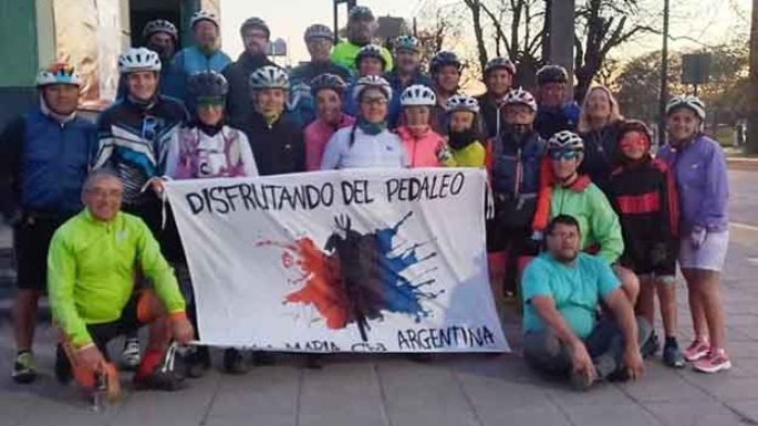 Unen Villa María y Villa del Dique en bicicleta