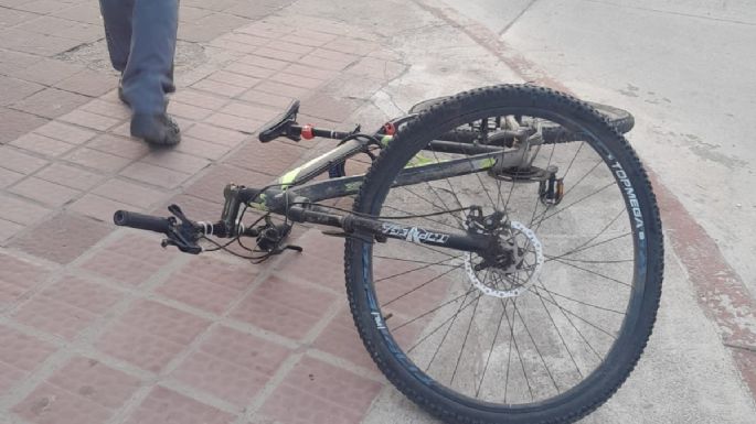 Choque entre moto y bicicleta dejó a un adolescente herido en Villa María