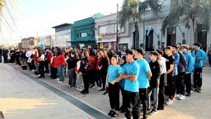 Estudiantes de Villa Nueva prometieron fidelidad a la Bandera de Córdoba