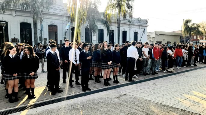 Estudiantes de Villa Nueva prometieron fidelidad a la Bandera de Córdoba