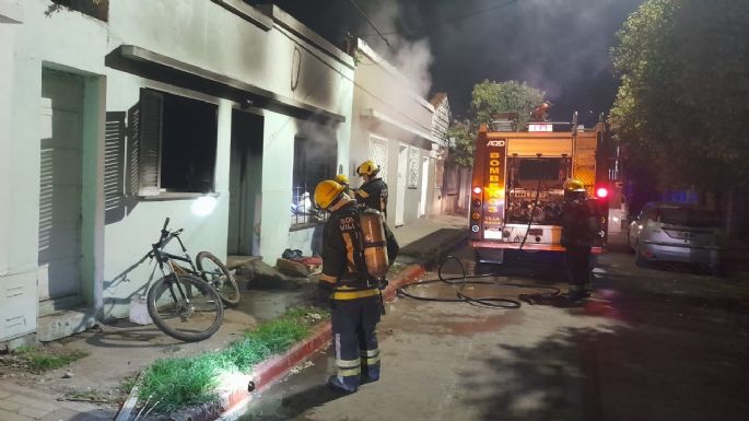 Fuego en la madrugada: una habitación, destruida