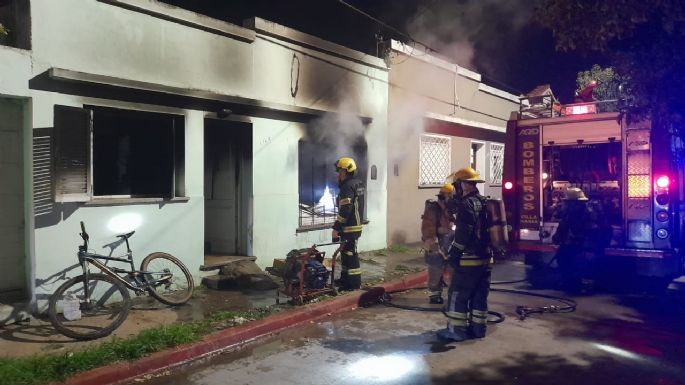 Fuego en la madrugada: una habitación, destruida