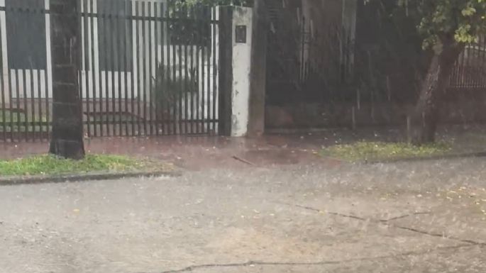 Llovió 40 milímetros y hubo calles inundadas