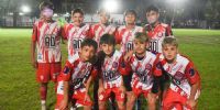 La Clase 2013 de Alumni logró la victoria en el clásico frente a Alem y sigue liderando la Zona B