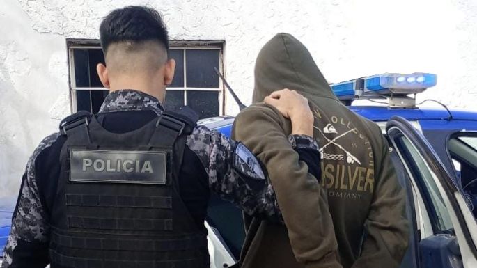 Dos detenidos por golpear a sus ex y actual pareja