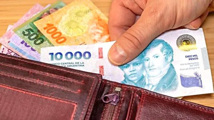 Sector privado: el salario cayó un 3% y la mitad de los trabajadores cobra menos de $1.385.000