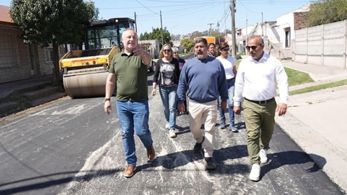 El municipio pavimenta en barrio Belgrano