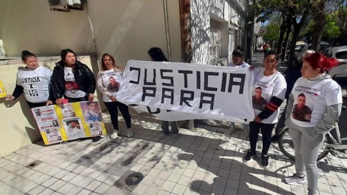 Familias protestaron frente a Tribunales