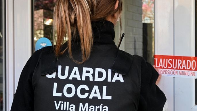 Tiraba huesos podridos en el Arenero