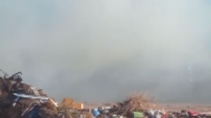 El humo del basural, en las viviendas