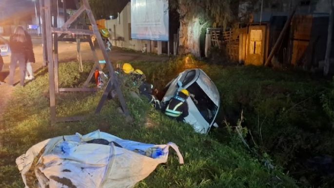 Un herido tras despistar en la rotonda de ruta 2
