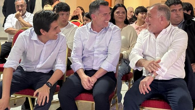 Hay un “desfile” político