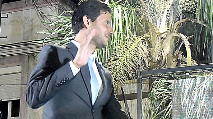 Afirman que perdonó deuda al padre y habilitó un negocio del hermano