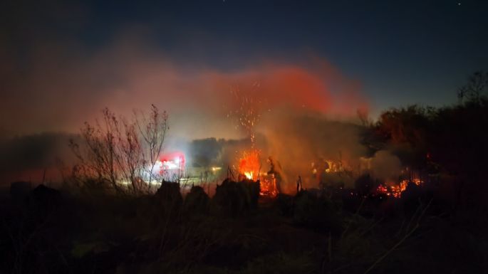 Incendio de pastizales y choque a un peatón