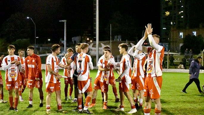 Alumni tiene rival