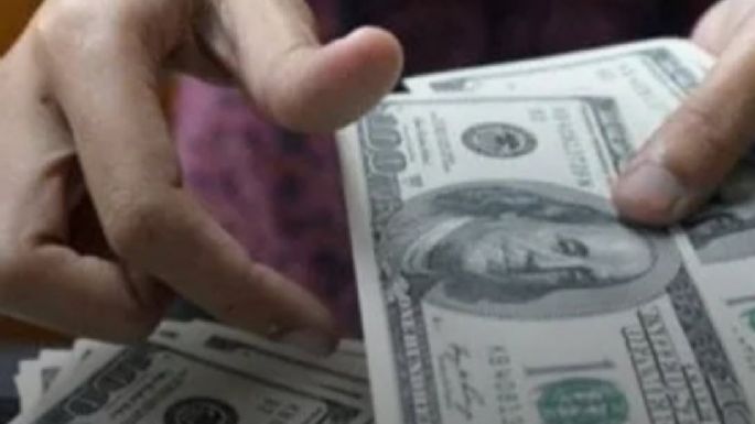 El riesgo país está en 1.100 y el dólar llega a $1.480 en algunos bancos