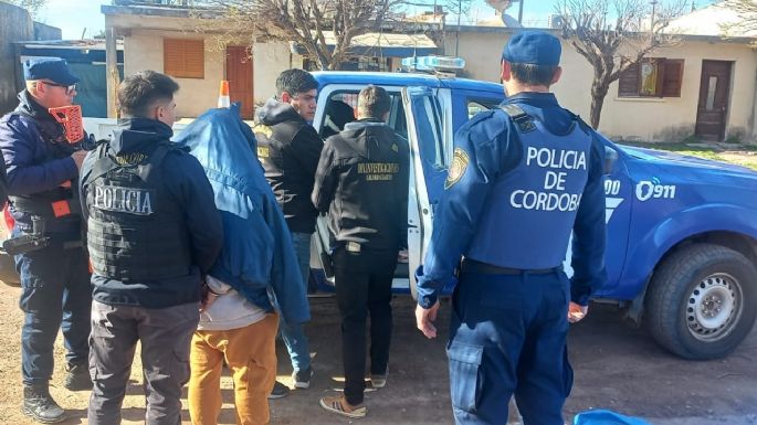 Dos hombres detenidos: uno está acusado de homicidio