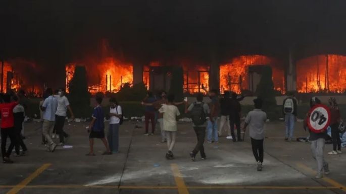 Protestas masivas, muertos y renuncia del primer ministro