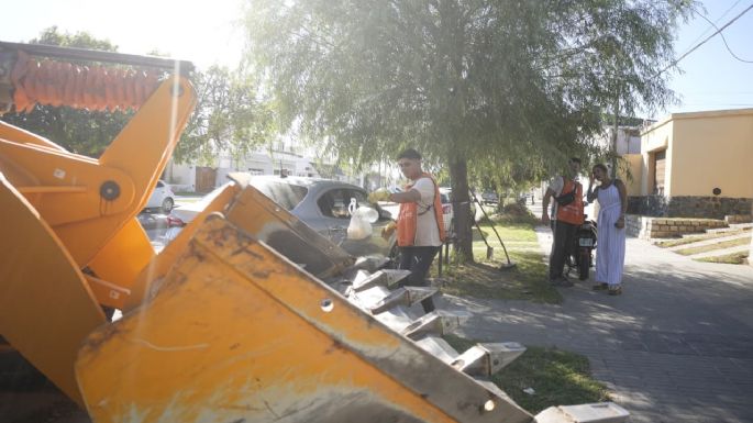 Operativo de descacharreo por posibles criaderos de dengue