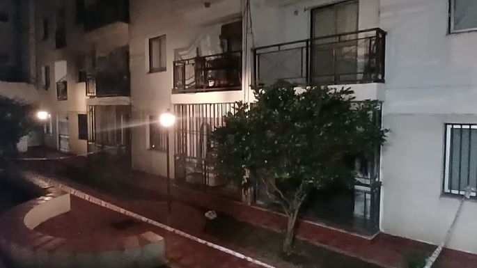 Vecinos retuvieron a un hombre que arrojó a una mujer desde un balcón