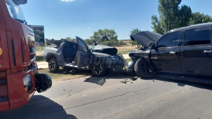 Fuerte choque entre dos vehículos en ruta 158