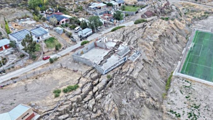 Más de 300 familias evacuadas por un desplazamiento de tierra