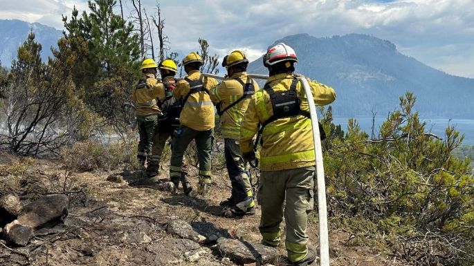 Bomberos cordobeses siguen dando batalla contra el fuego