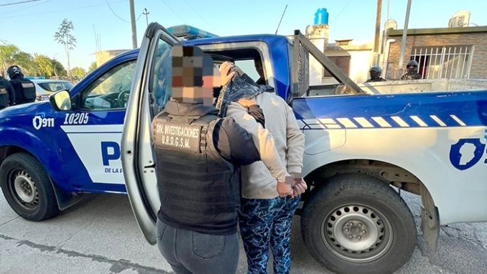 Dos detenidos por tres robos