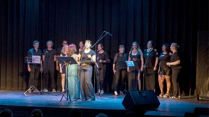 La Academia Cantemos brilló en su presentación