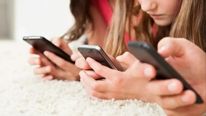 Evalúan prohibir las redes sociales a menores de 15 años
