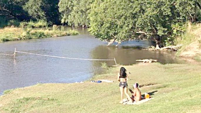 Bloquearon un sector del río por caída de árboles